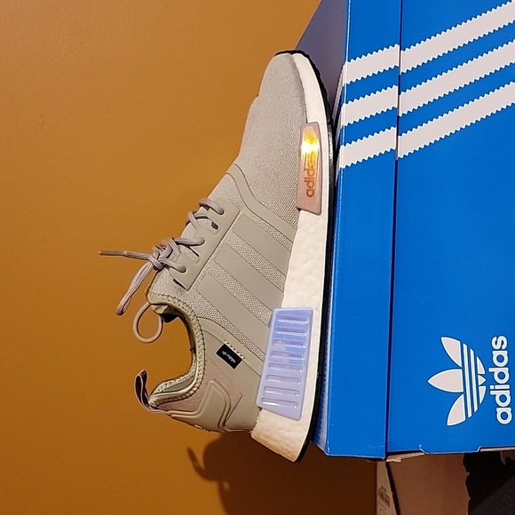 Adidas Originals Women's NMD_R1 - Picture 2 of 9